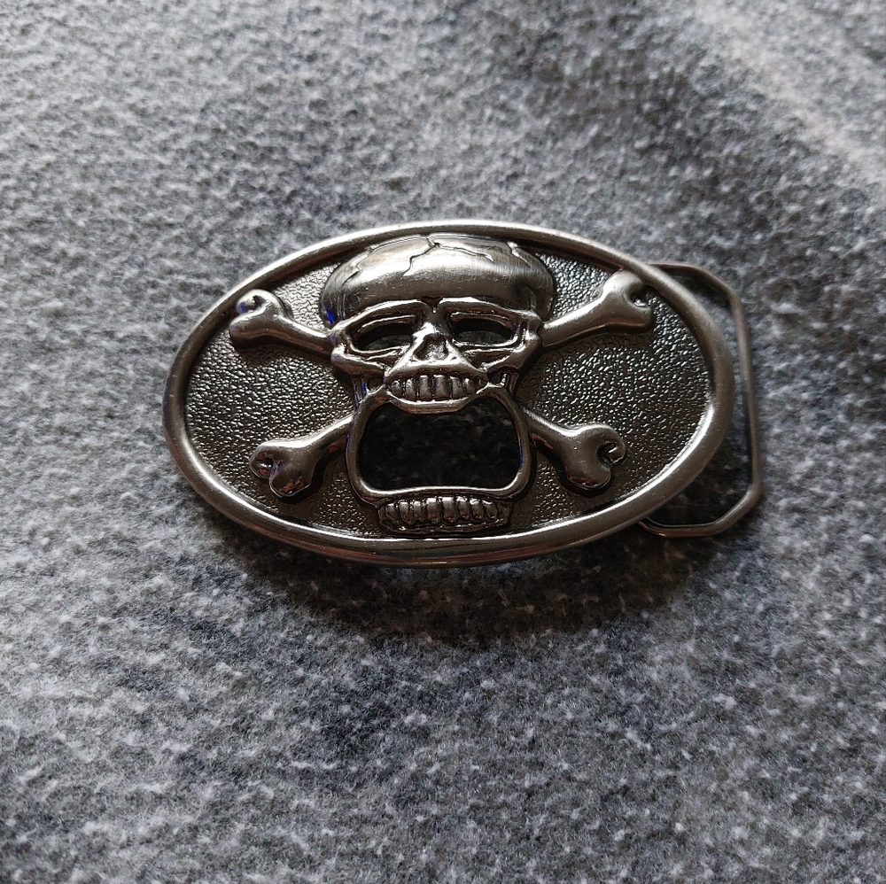 Skull & Cross Bones Belt Buckle Bottle Open